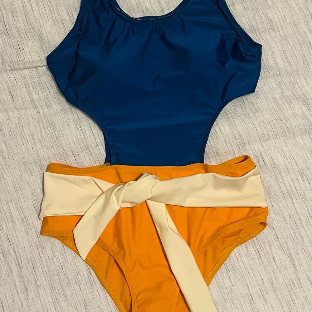 One piece swimsuit - Picture 3 of 5
